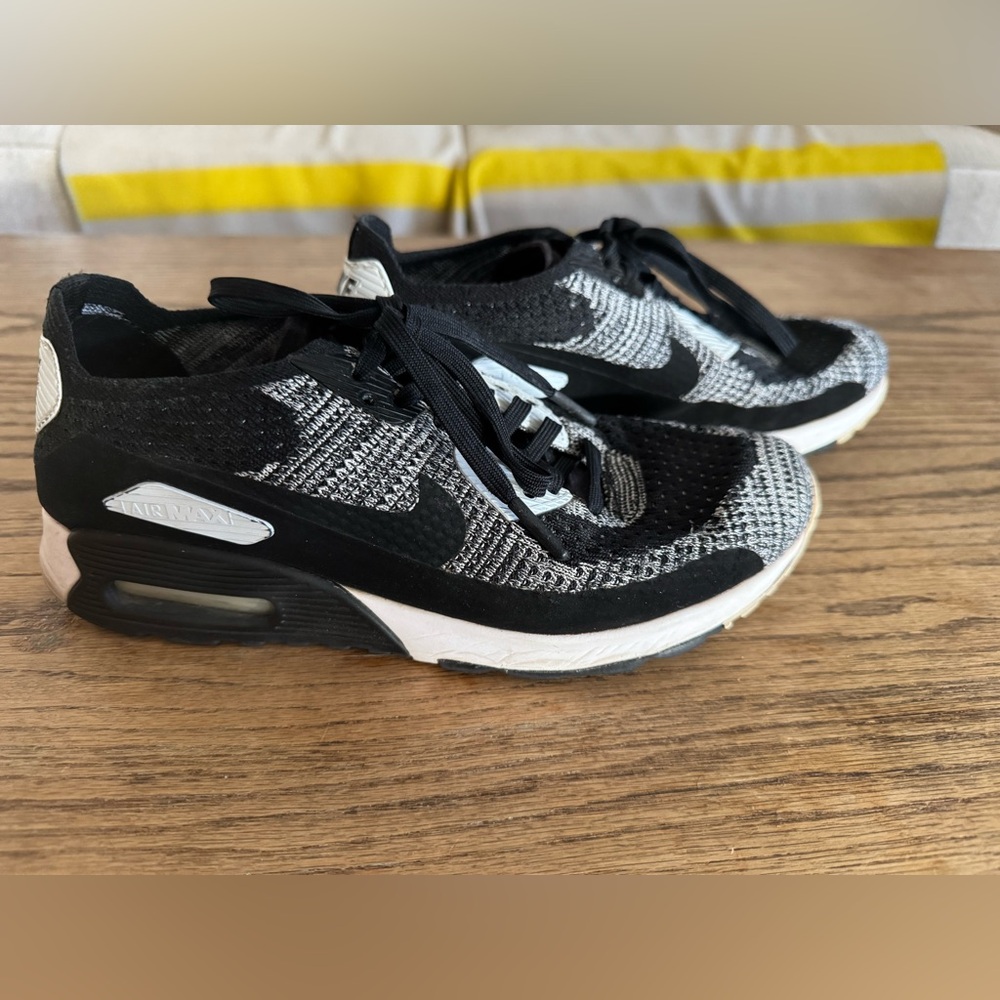 Nike AirMax 90 Ultra 2.0 Flyknit black & white Womens Size 8